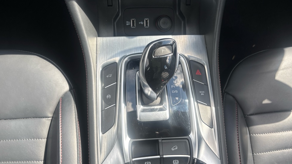 MG HS 1.5 T-GDI Exclusive 5dr DCT Petrol Hatchback - Image 13