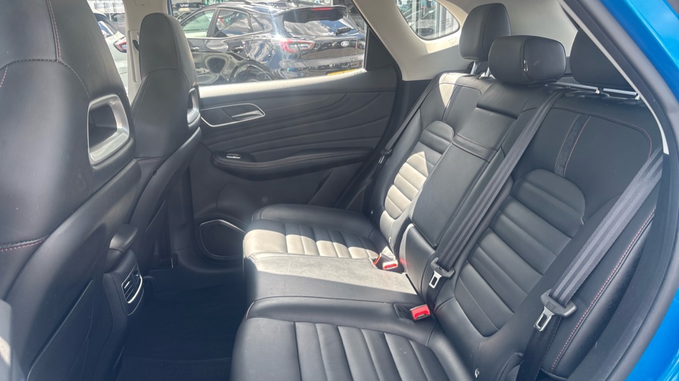 MG HS 1.5 T-GDI Exclusive 5dr DCT Petrol Hatchback - Image 16