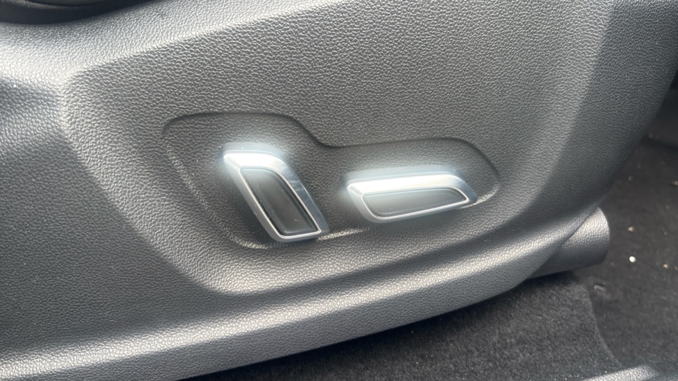 MG HS 1.5 T-GDI Exclusive 5dr DCT Petrol Hatchback - Image 27