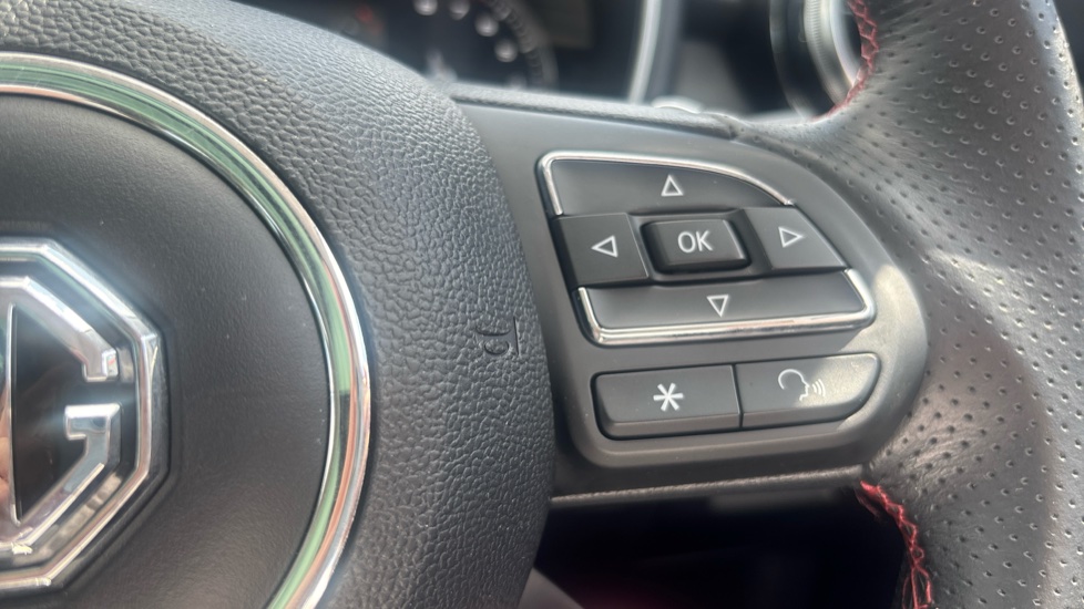 MG HS 1.5 T-GDI Exclusive 5dr DCT Petrol Hatchback - Image 38