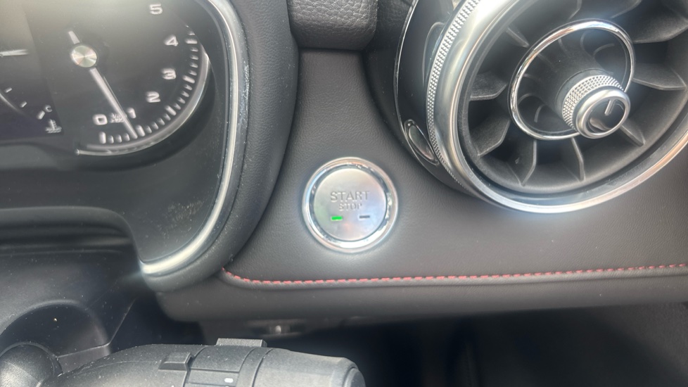 MG HS 1.5 T-GDI Exclusive 5dr DCT Petrol Hatchback - Image 40