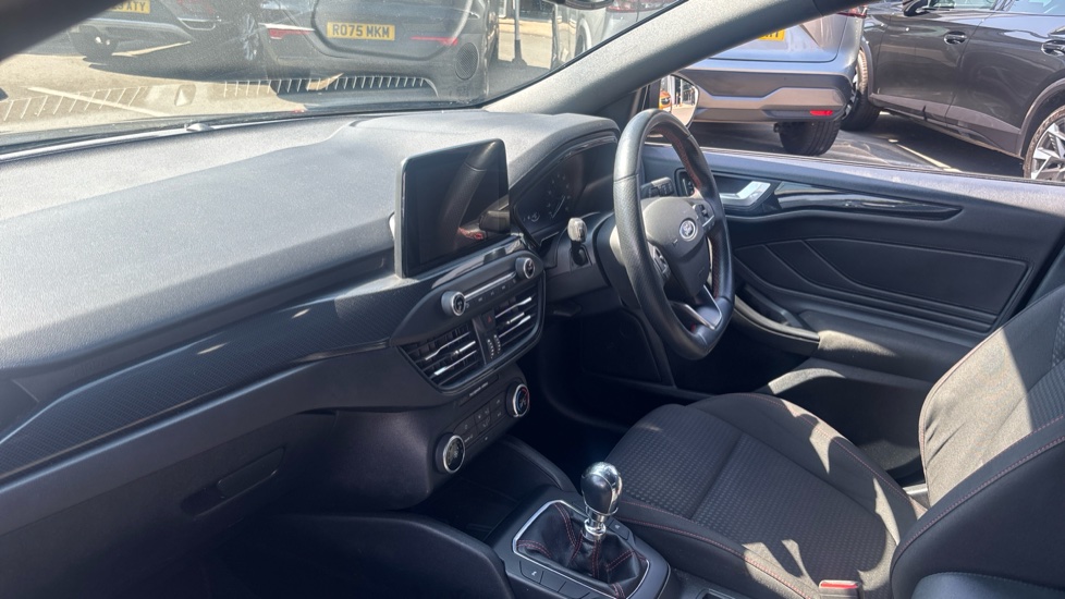 Ford Focus 1.0 EcoBoost Hybrid mHEV 125 ST-Line Edition 5dr Petrol Hatchback - Image 9