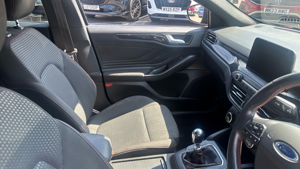 Ford Focus 1.0 EcoBoost Hybrid mHEV 125 ST-Line Edition 5dr Petrol Hatchback - Image 14