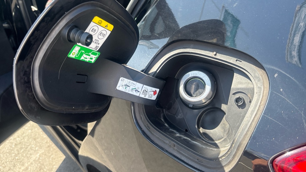 Ford Focus 1.0 EcoBoost Hybrid mHEV 125 ST-Line Edition 5dr Petrol Hatchback - Image 21