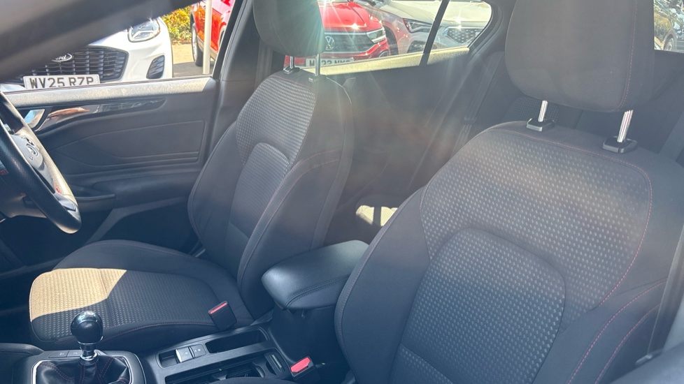 Ford Focus 1.0 EcoBoost Hybrid mHEV 125 ST-Line Edition 5dr Petrol Hatchback - Image 35