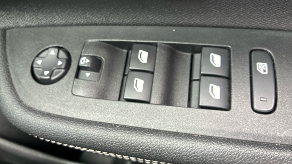 Vauxhall Mokka 100kW Ultimate 50kWh 5dr Auto Electric Hatchback - Image 37