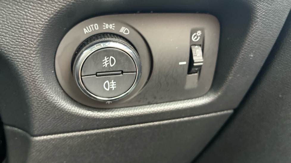Vauxhall Mokka 100kW Ultimate 50kWh 5dr Auto Electric Hatchback - Image 38