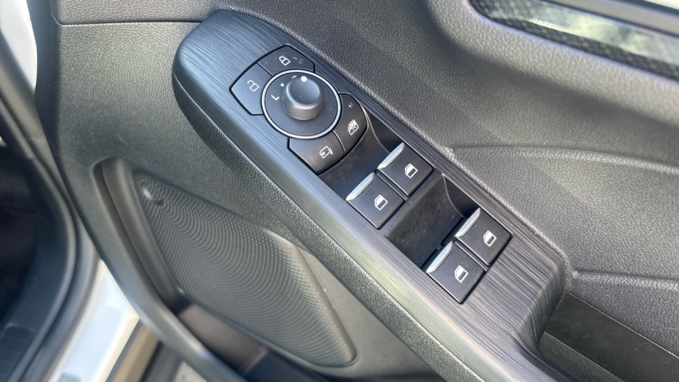 Ford Kuga 1.5 EcoBoost 150 ST-Line Edition 5dr Petrol Estate - Image 27