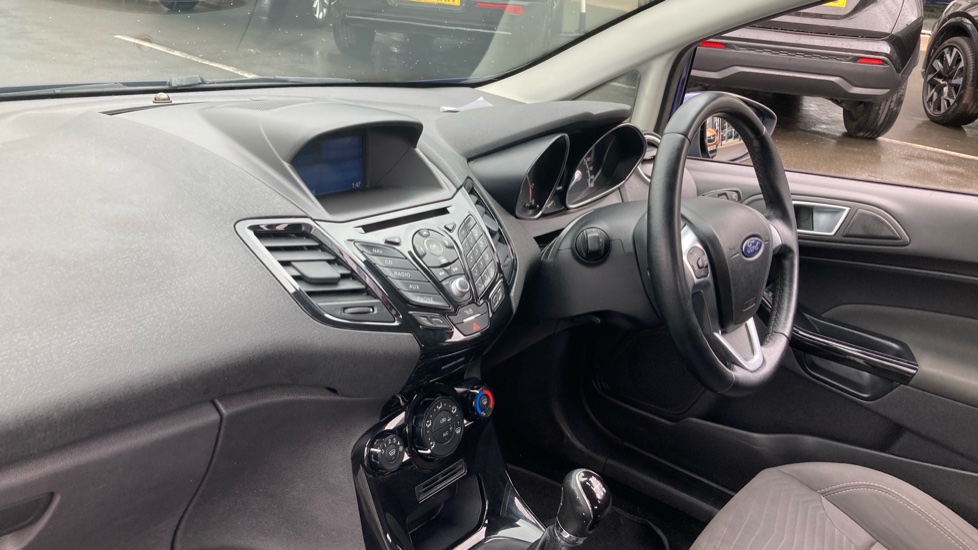 Ford Fiesta 1.25 82 Zetec 3dr Petrol Hatchback - Image 9