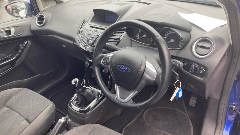 Ford Fiesta 1.25 82 Zetec 3dr Petrol Hatchback - Image 11