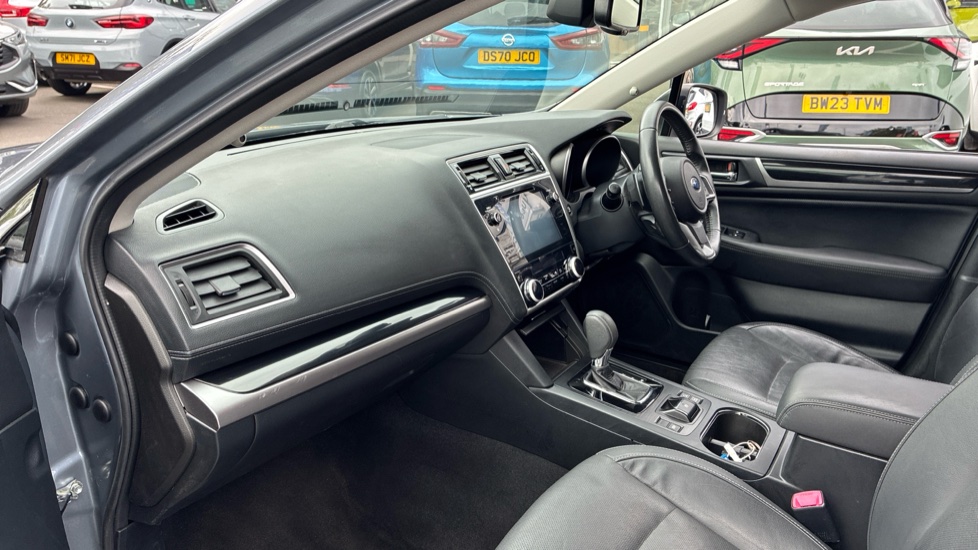 Subaru Outback 2.5i SE Premium 5dr Lineartronic Petrol Estate - Image 9
