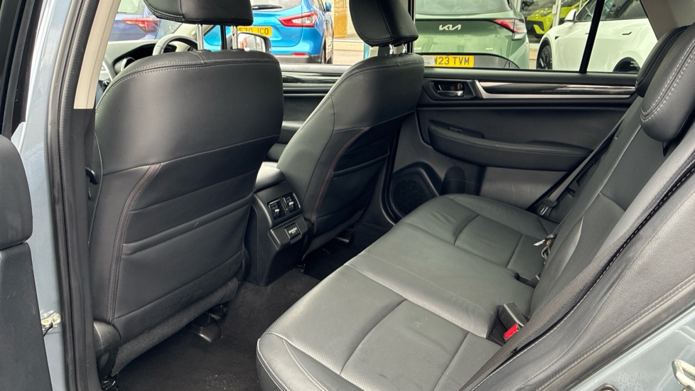 Subaru Outback 2.5i SE Premium 5dr Lineartronic Petrol Estate - Image 16