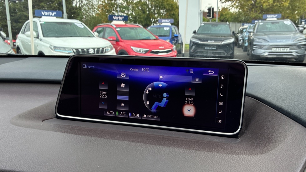 Lexus RX 200t 2.0 Luxury 5dr Auto Petrol Estate - Image 28