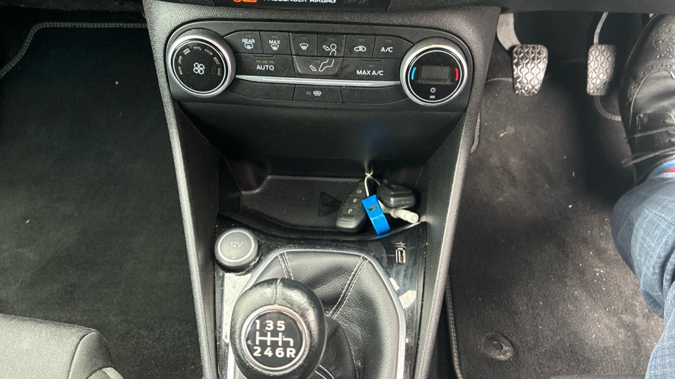 Ford Fiesta 1.0 EcoBoost Titanium 3dr Petrol Hatchback - Image 24