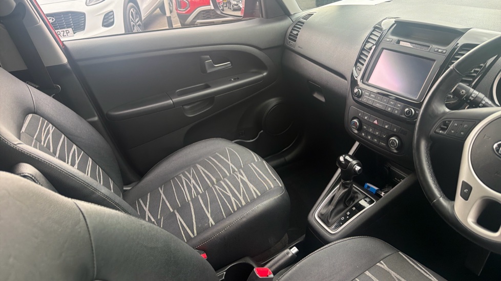 Kia Venga 1.6 4 5dr Auto [6] Petrol Hatchback - Image 14