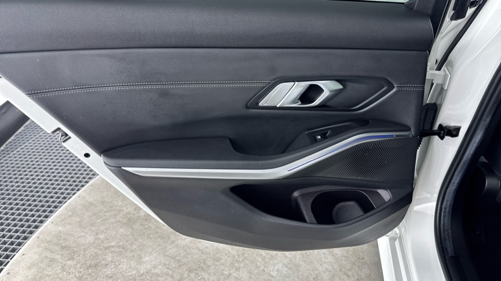 BMW 3 Series 320i M Sport 4dr Step Auto Petrol Saloon - Image 36