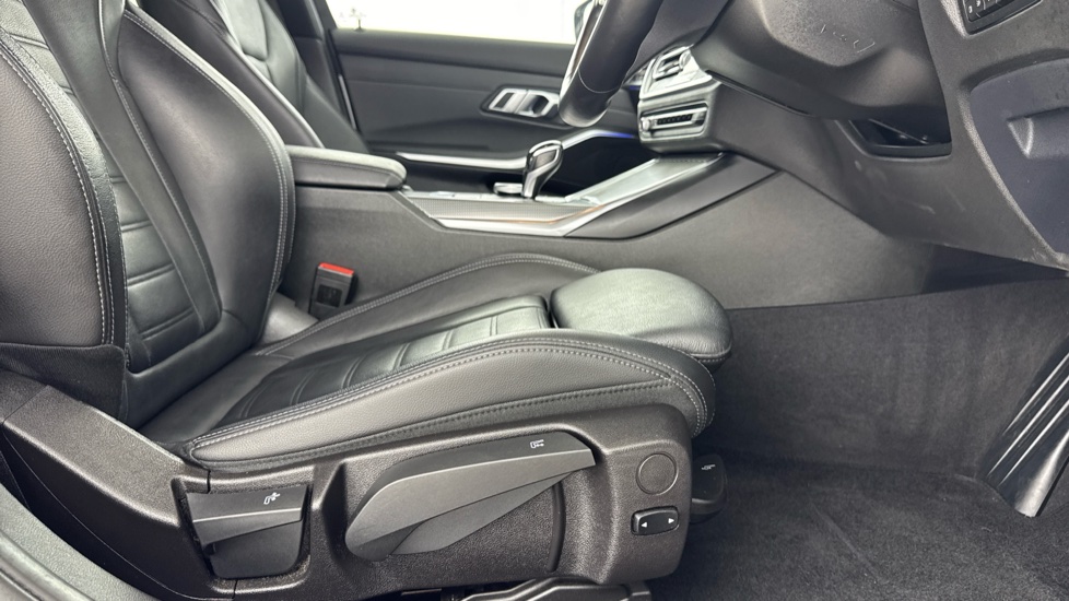 BMW 3 Series 320i M Sport 4dr Step Auto Petrol Saloon - Image 43