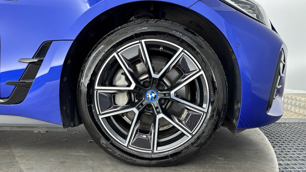 BMW i4 250kW eDrive40 M Sport 83.9kWh 5dr Auto Electric Hatchback - Image 14