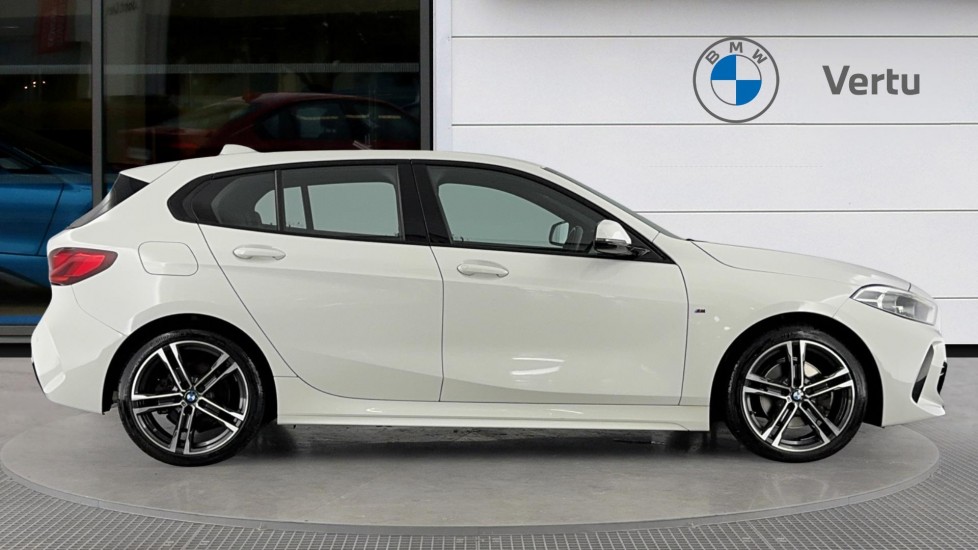 BMW 1 Series 118i [136] M Sport 5dr [Live Cockpit Professional] Petrol Hatchback - Image 3