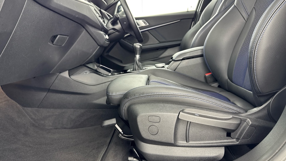 BMW 1 Series 118i [136] M Sport 5dr [Live Cockpit Professional] Petrol Hatchback - Image 32