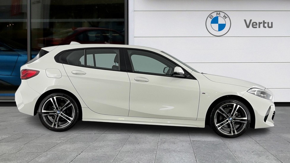 BMW 1 Series 118i [136] M Sport 5dr [Live Cockpit Professional] Petrol Hatchback - Image 3