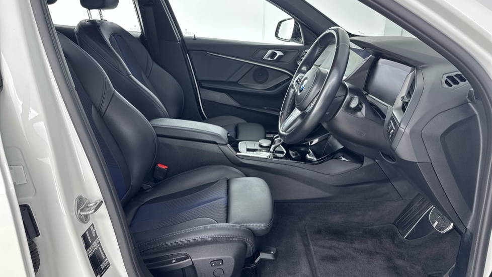 BMW 1 Series 118i [136] M Sport 5dr [Live Cockpit Professional] Petrol Hatchback - Image 11