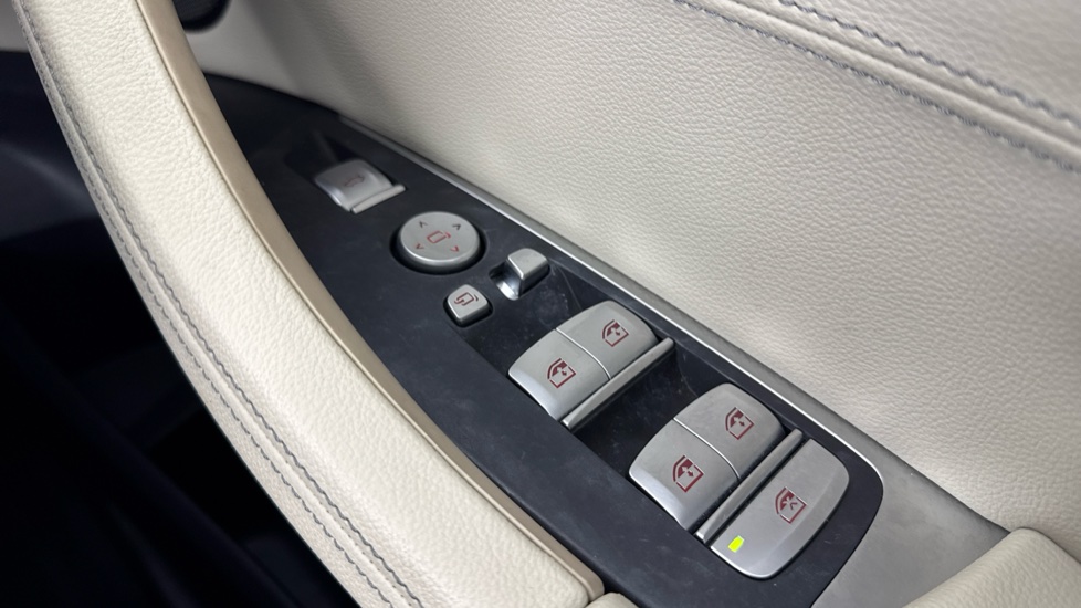 BMW X3 30e xDrive M Sport Pro 5dr Auto Estate - Image 30