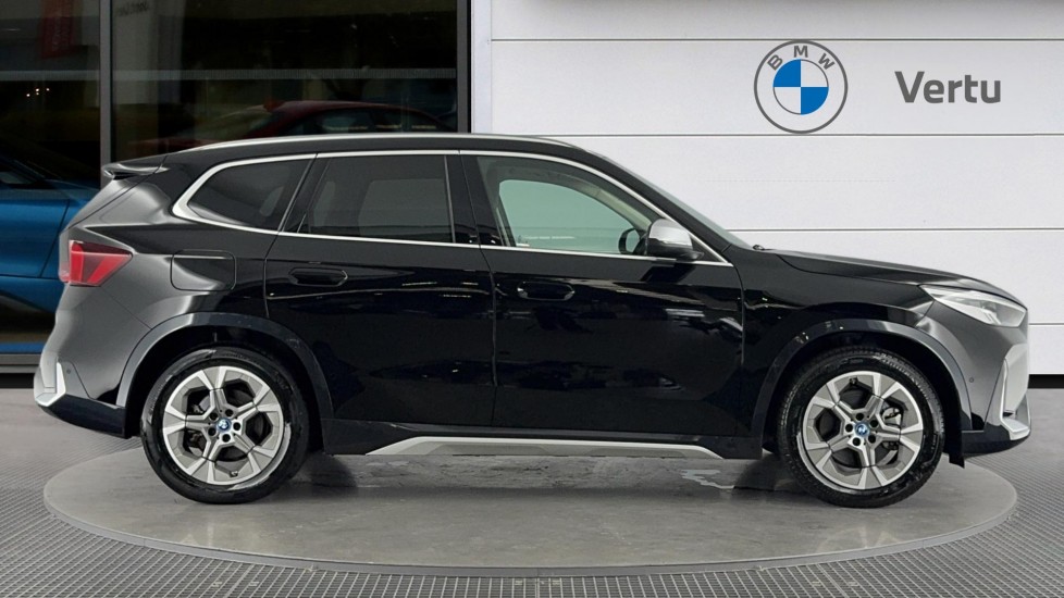 BMW iX1 230kW xDrive30 xLine 65kWh 5dr Auto Electric Estate - Image 3