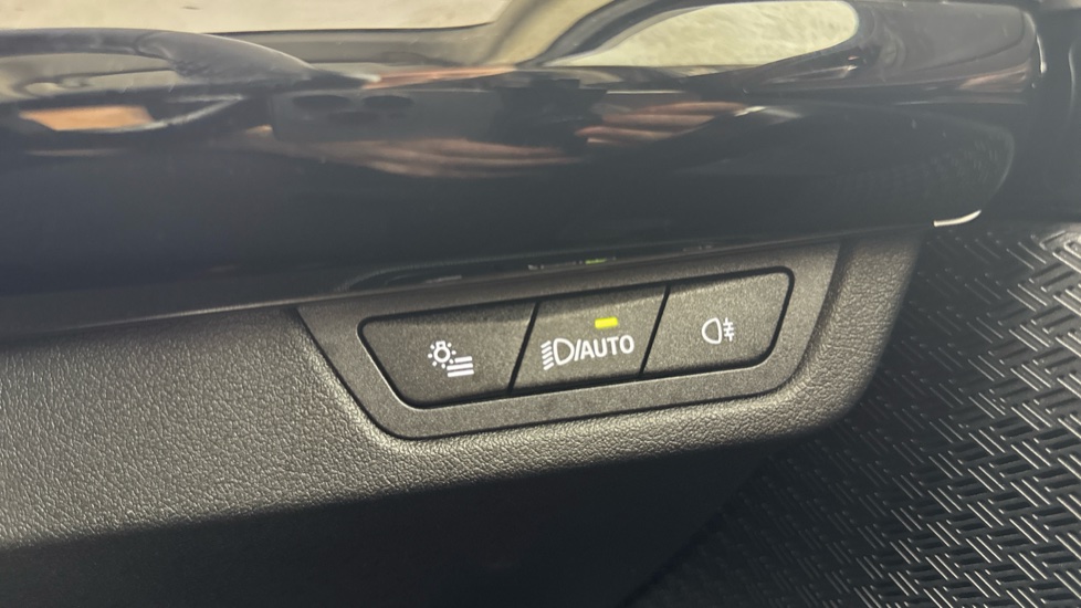 BMW iX1 230kW xDrive30 xLine 65kWh 5dr Auto Electric Estate - Image 20