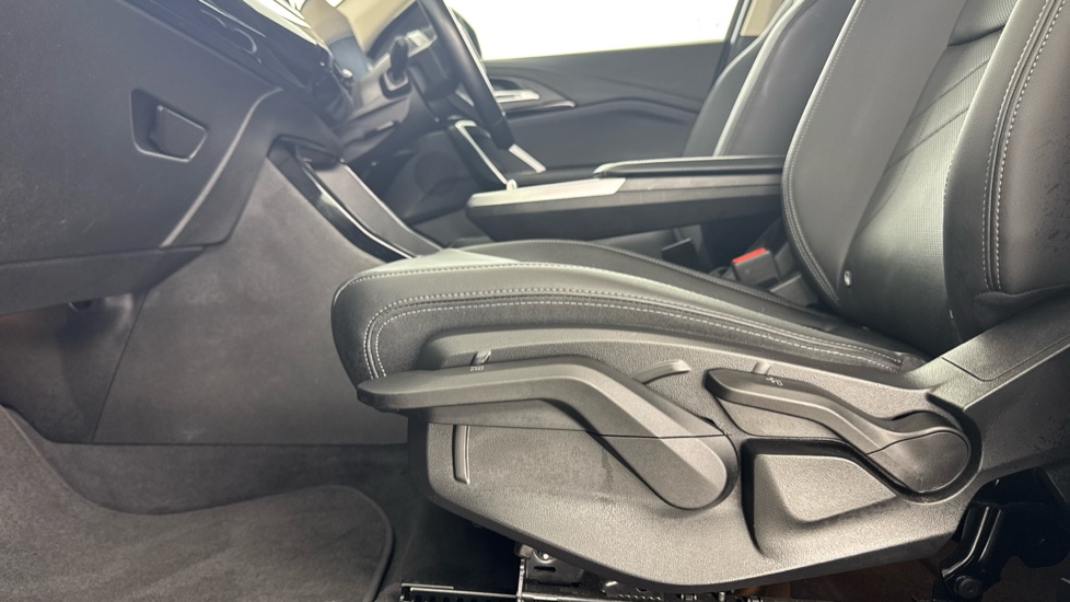 BMW iX1 230kW xDrive30 xLine 65kWh 5dr Auto Electric Estate - Image 35