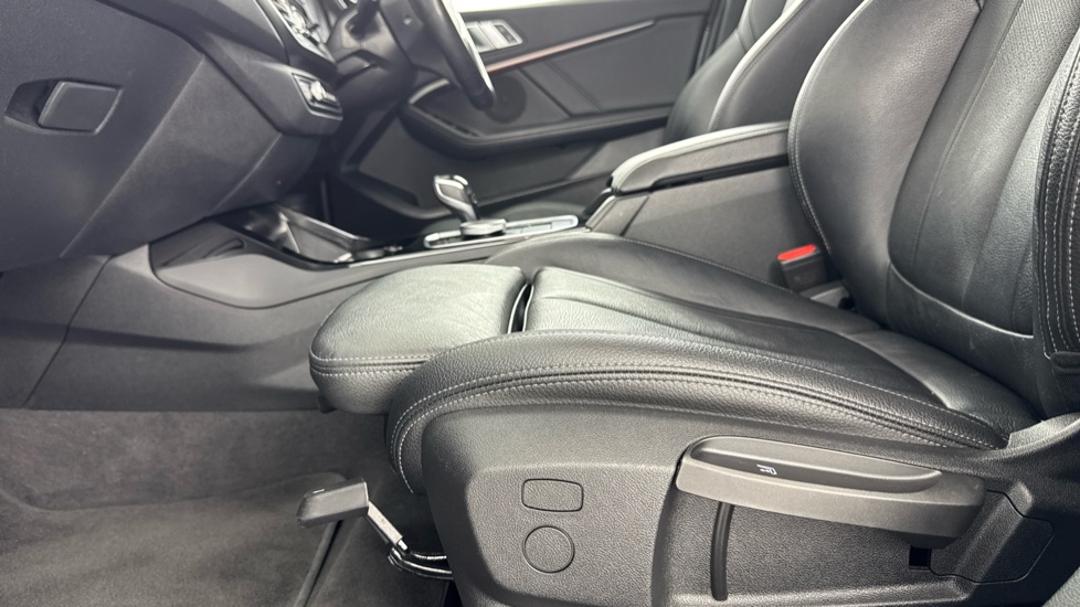 BMW 1 Series 118i M Sport 5dr Step Auto Petrol Hatchback - Image 32