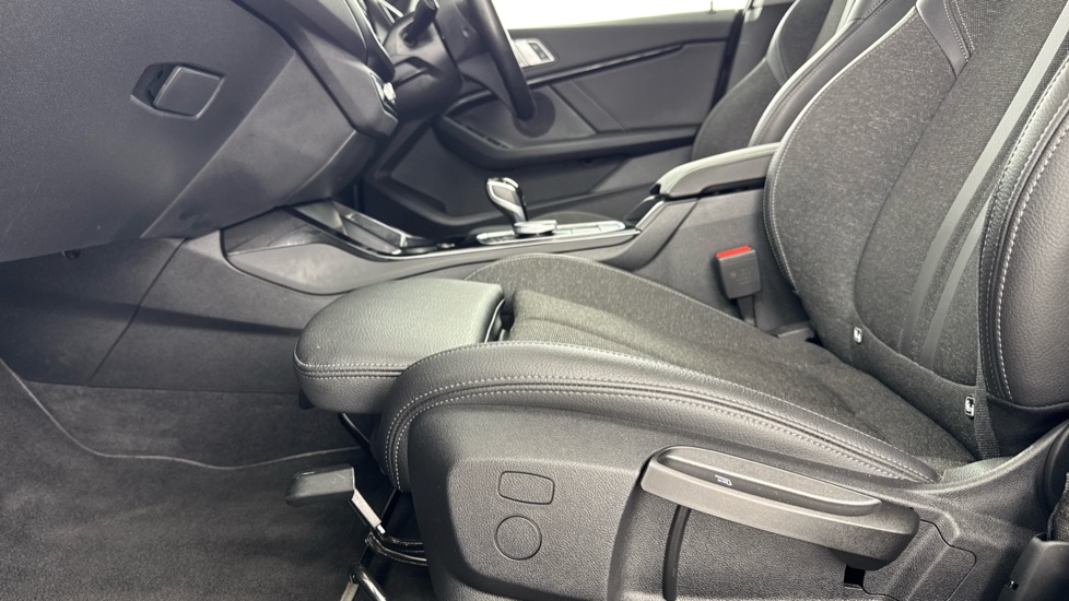 BMW 2 Series 218i [136] Sport 4dr DCT [Live Cockpit Prof] Petrol Saloon - Image 31