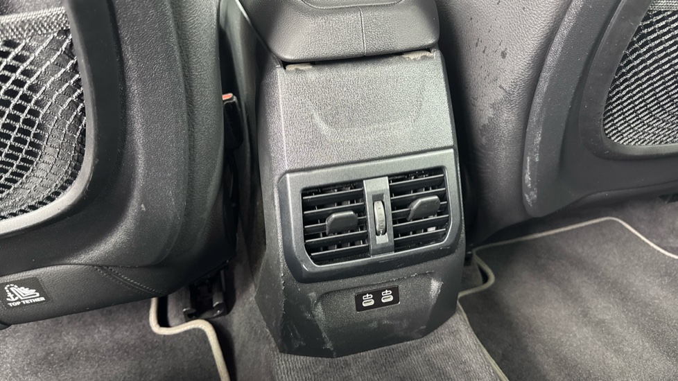 BMW 2 Series 218i Sport 4dr DCT Petrol Saloon - Image 39