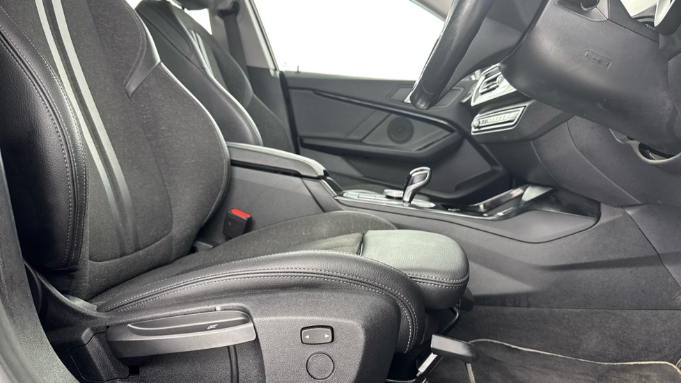 BMW 2 Series 218i Sport 4dr DCT Petrol Saloon - Image 41