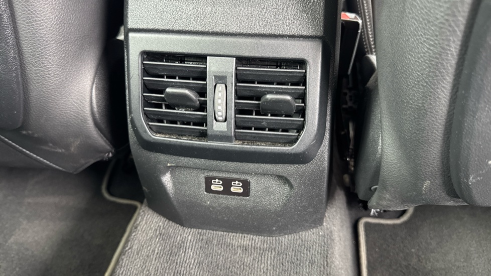 BMW 2 Series 218i Sport 4dr DCT Petrol Saloon - Image 34