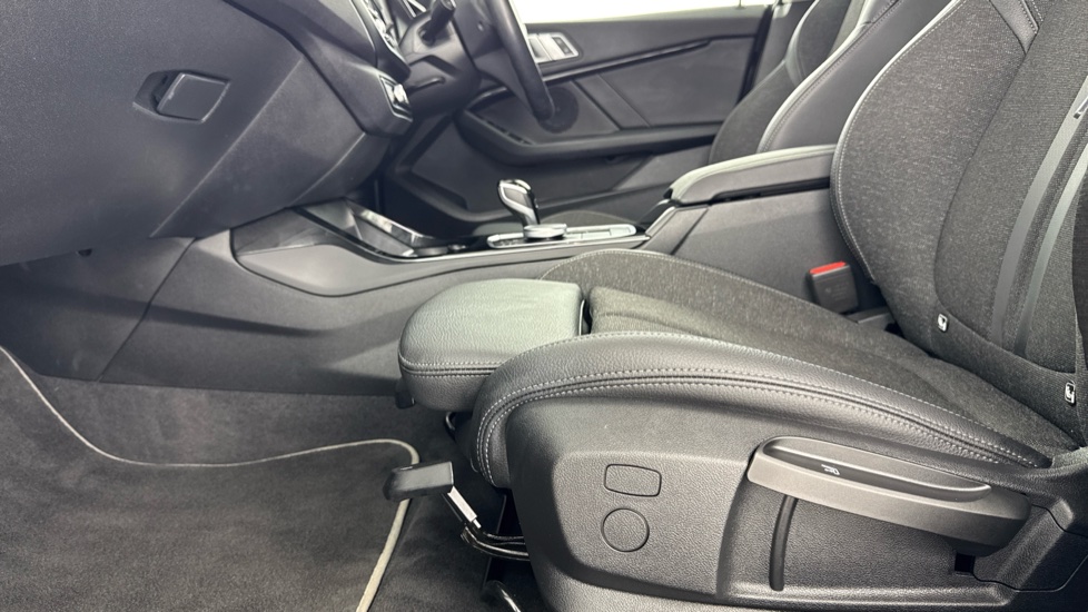 BMW 2 Series 218i Sport 4dr DCT Petrol Saloon - Image 31