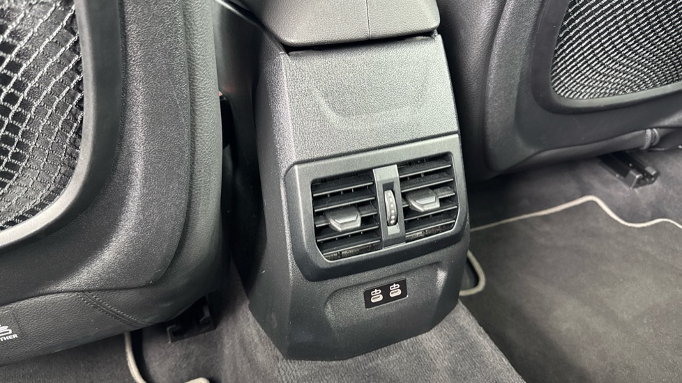 BMW 2 Series 218i Sport 4dr DCT Petrol Saloon - Image 38