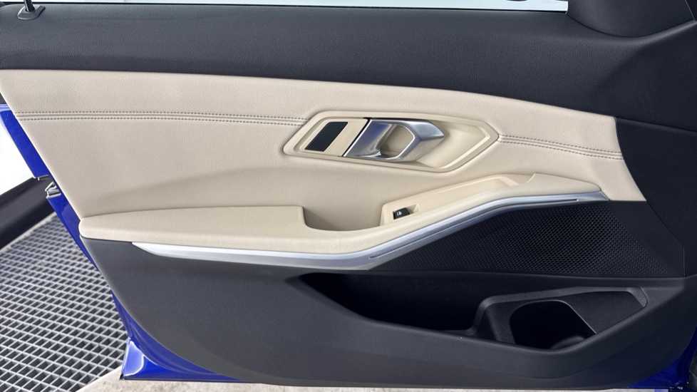 BMW 3 Series 330e M Sport 4dr Step Auto Saloon - Image 32