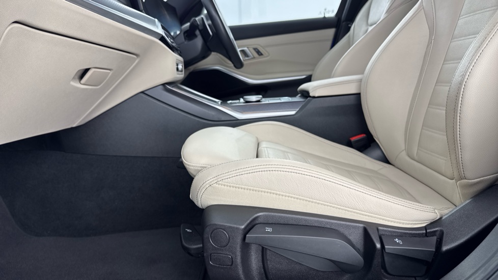 BMW 3 Series 330e M Sport 4dr Step Auto Saloon - Image 33