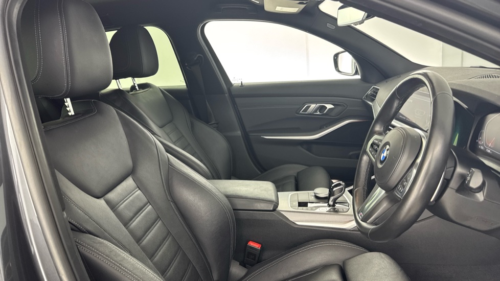 BMW 3 Series 320i M Sport 5dr Step Auto Petrol Estate - Image 11