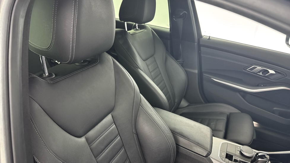 BMW 3 Series 320i M Sport 5dr Step Auto Petrol Estate - Image 31