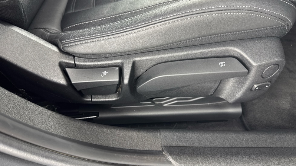 BMW 3 Series 320i M Sport 5dr Step Auto Petrol Estate - Image 33