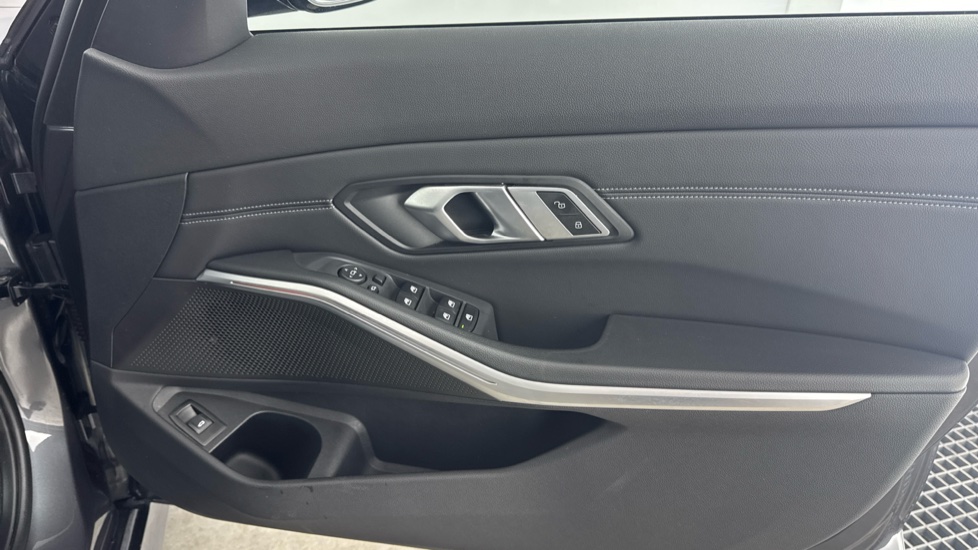 BMW 3 Series 320i M Sport 5dr Step Auto Petrol Estate - Image 34