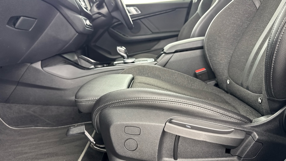 BMW 2 Series 218i [136] Sport 4dr DCT Petrol Saloon - Image 31