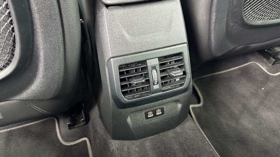 BMW 2 Series 218i [136] Sport 4dr DCT Petrol Saloon - Image 40
