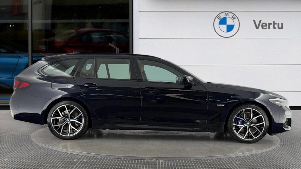 BMW 5 Series 530e xDrive M Sport 5dr Auto [Pro Pack] Estate - Image 3
