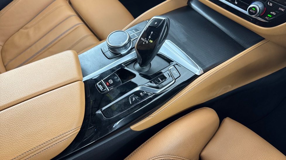 BMW 5 Series 530e xDrive M Sport 5dr Auto [Pro Pack] Estate - Image 10