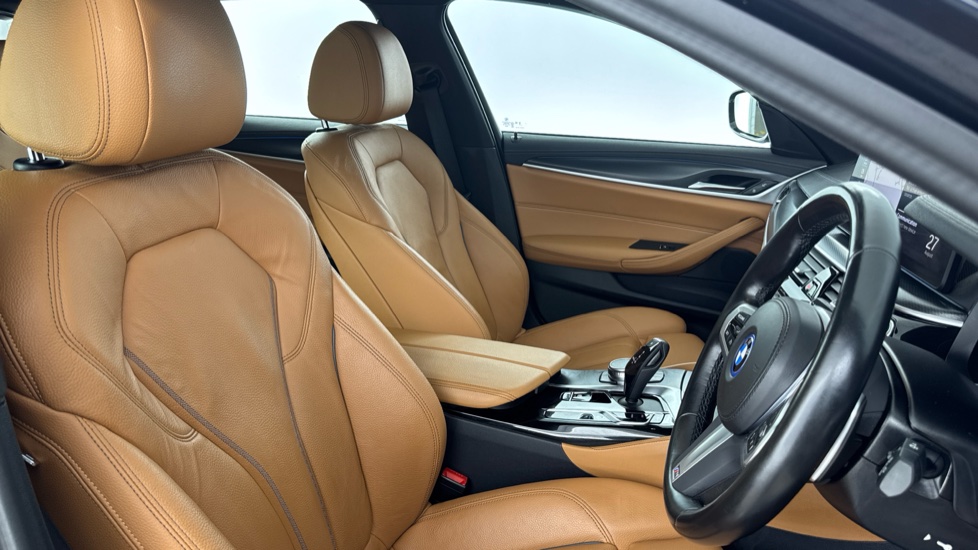 BMW 5 Series 530e xDrive M Sport 5dr Auto [Pro Pack] Estate - Image 11