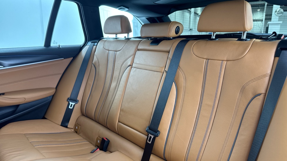 BMW 5 Series 530e xDrive M Sport 5dr Auto [Pro Pack] Estate - Image 12