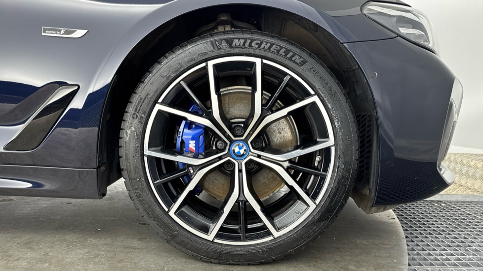 BMW 5 Series 530e xDrive M Sport 5dr Auto [Pro Pack] Estate - Image 14